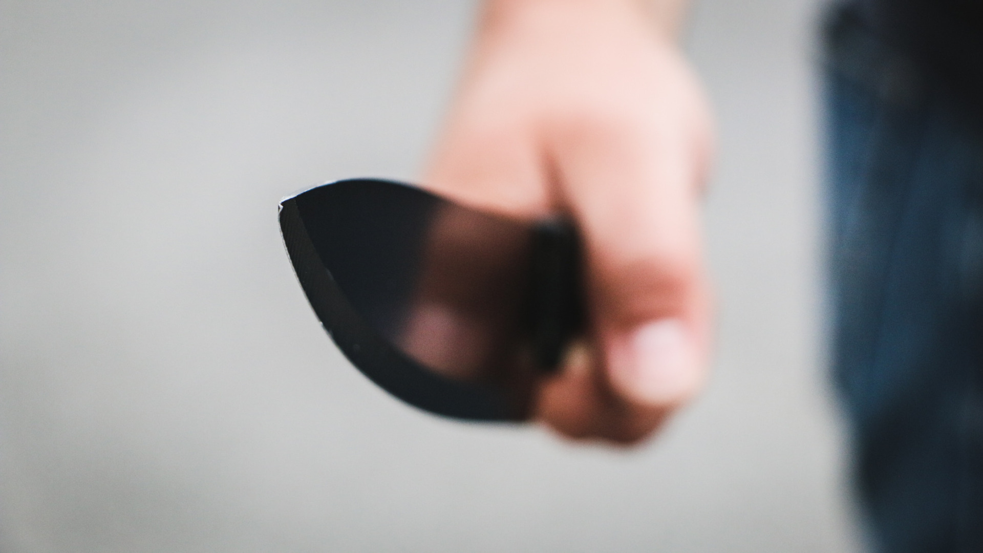 В Подмосковье 14-летний школьник вонзил нож в живот сверстника