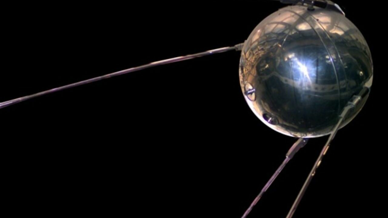 Советский спутник предупреждения о ракетной атаке сошел с орбиты и сгорел в атмосфере