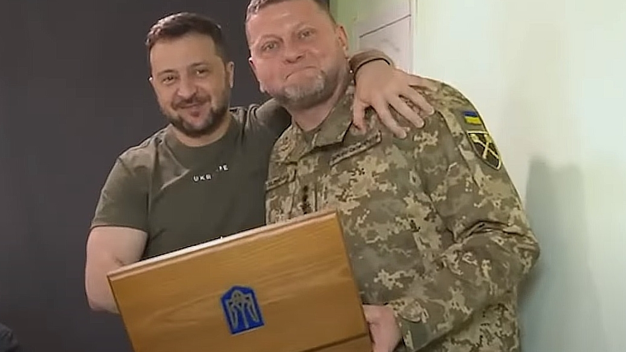 Зеленский присвоил звание Героя Украины уволенному Залужному и Буданову