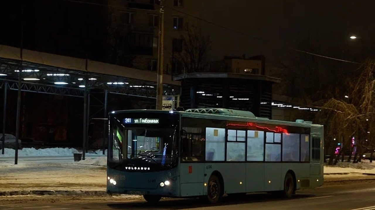 Новый автобусный экспресс до аэропорта «Пулково» запустили в Петербурге