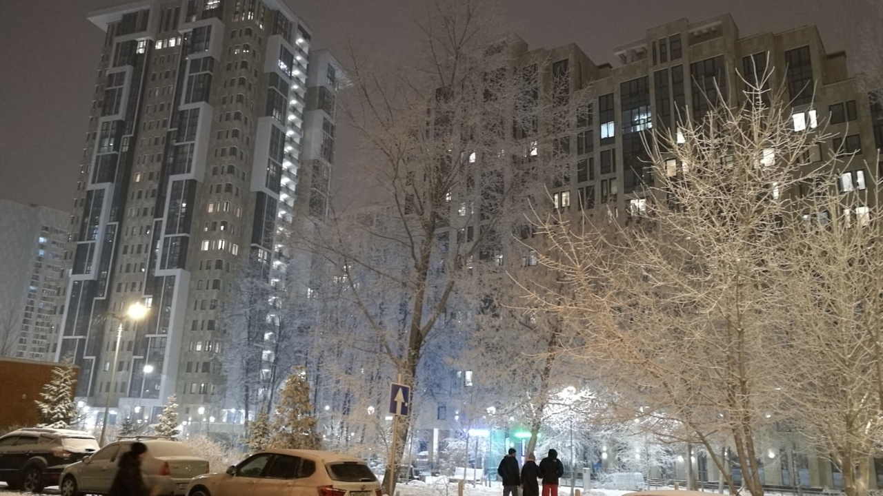 В Москве минус двенадцать и небольшой снег