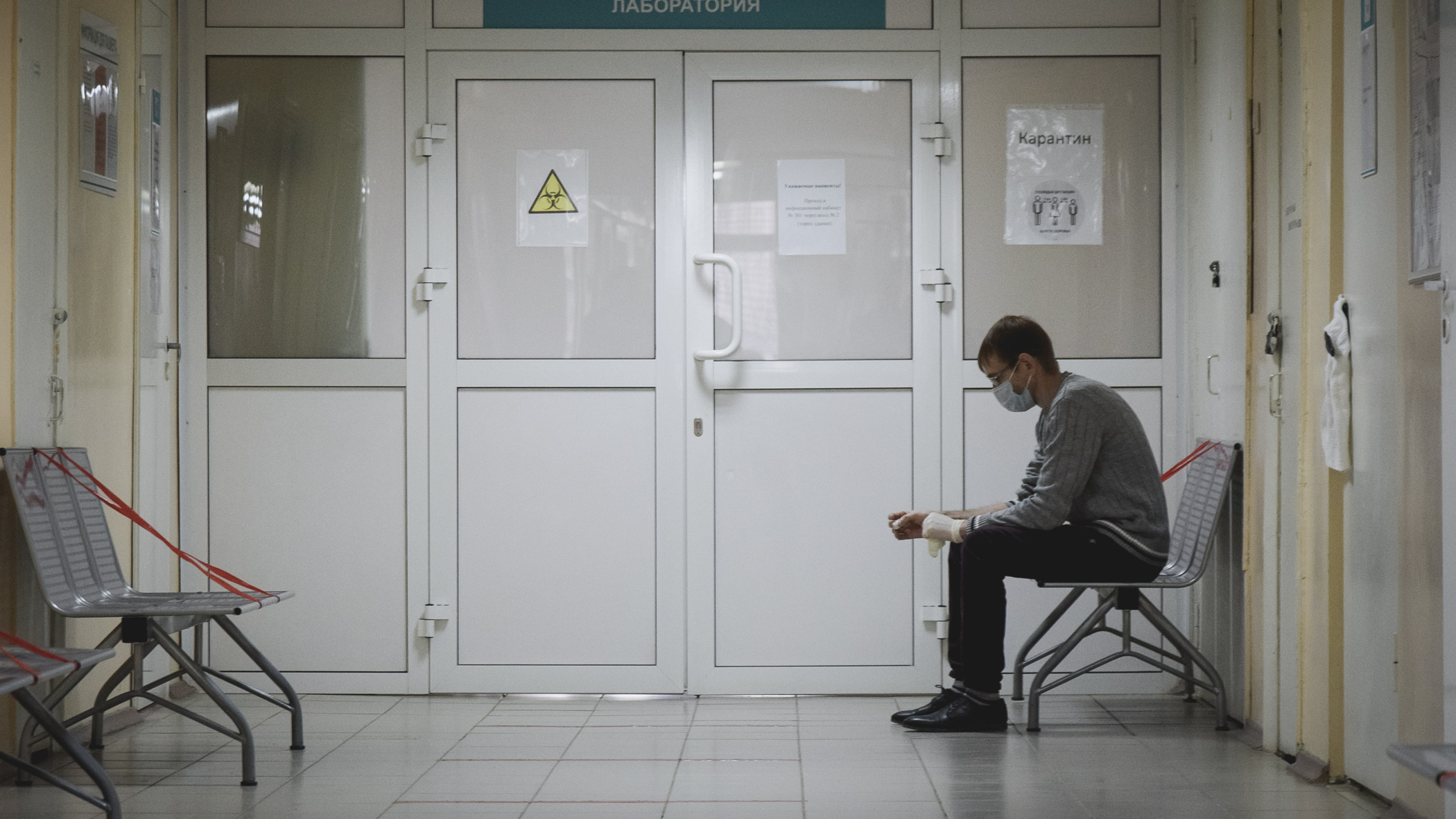 В Белгороде приостановили прием пациентов в городских поликлиниках