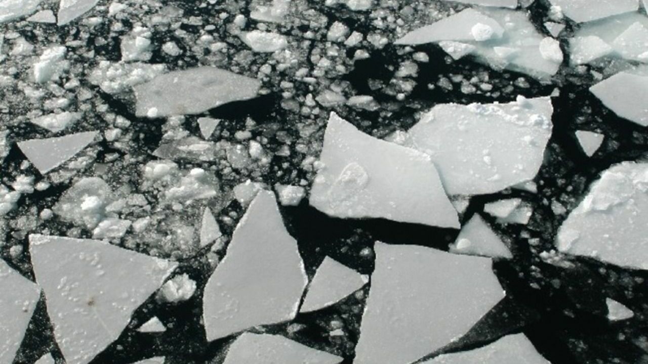 В Тверской области подросток провалился под лед и погиб