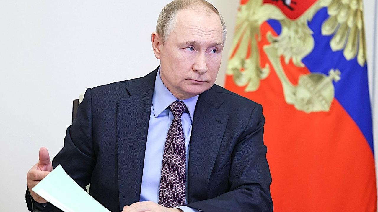 Путин высказался за продление программы по льготной семейной ипотеке