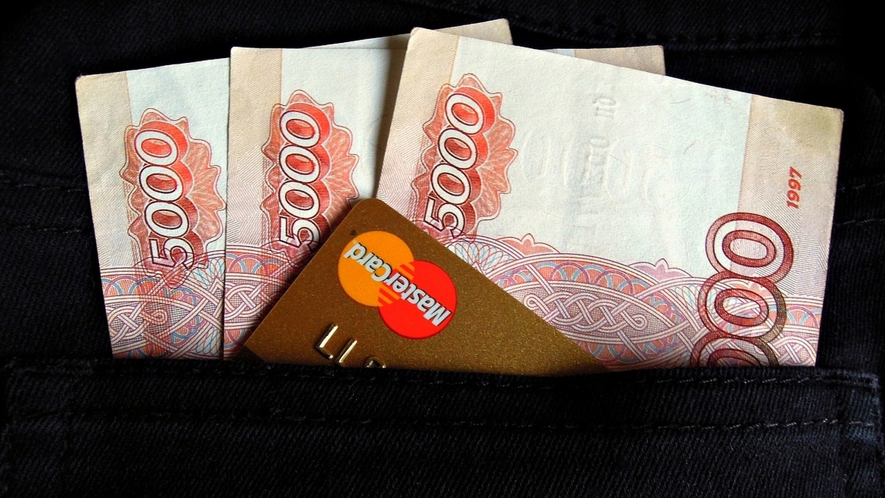 Ожидания выросли вместе с ценами: россияне признались, какую зарплату ждут в 2024-м