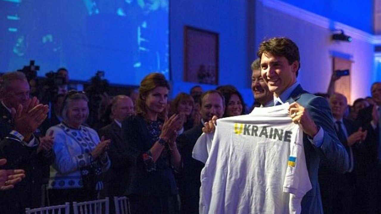 Премьер Канады Джастин Трюдо футболку сборной Украины на Invictus Games уже получил.