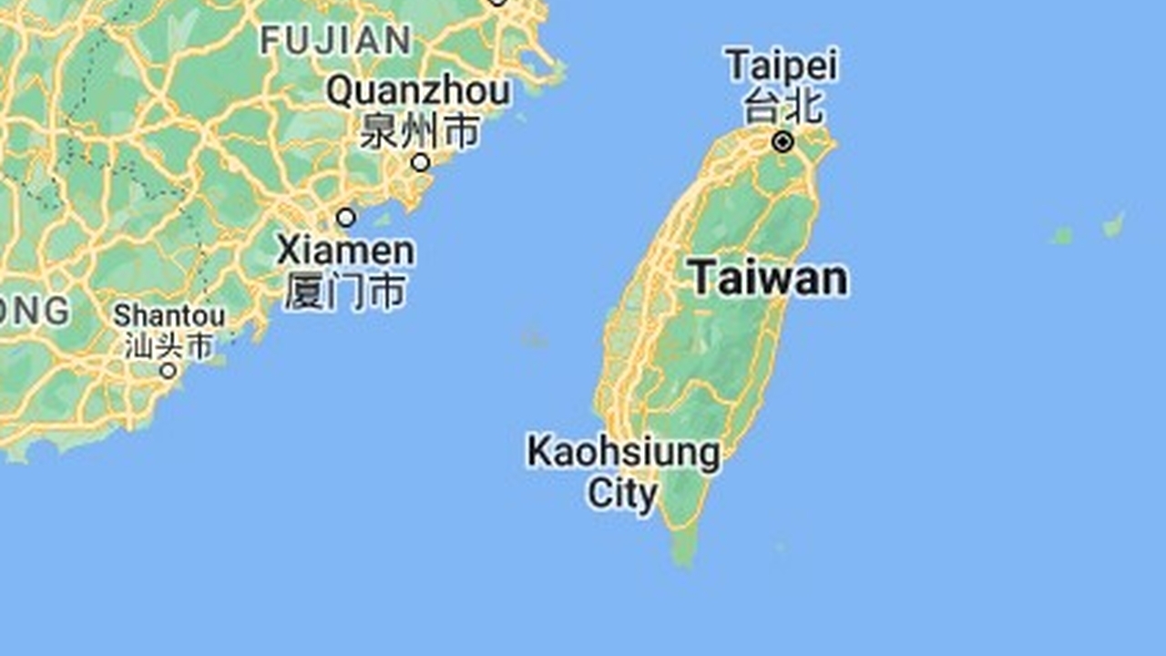 Китайские военные самолеты и корабли окружили Тайвань