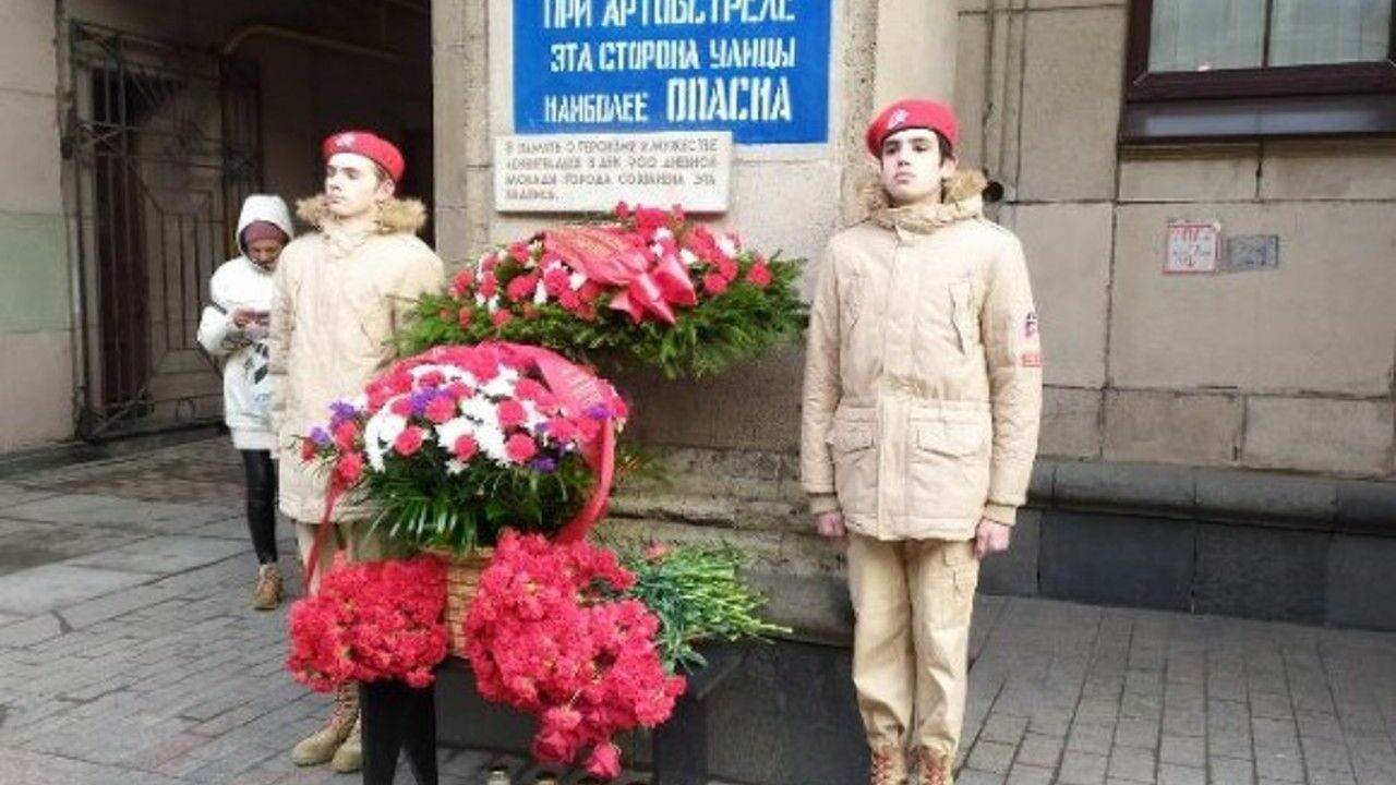 Мальчик из Мариуполя запустил в соцсетях акцию ко Дню Ленинградской победы