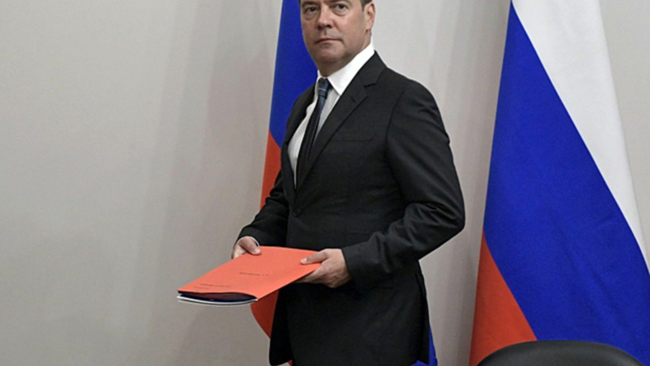 Медведев предрек США гражданскую войну