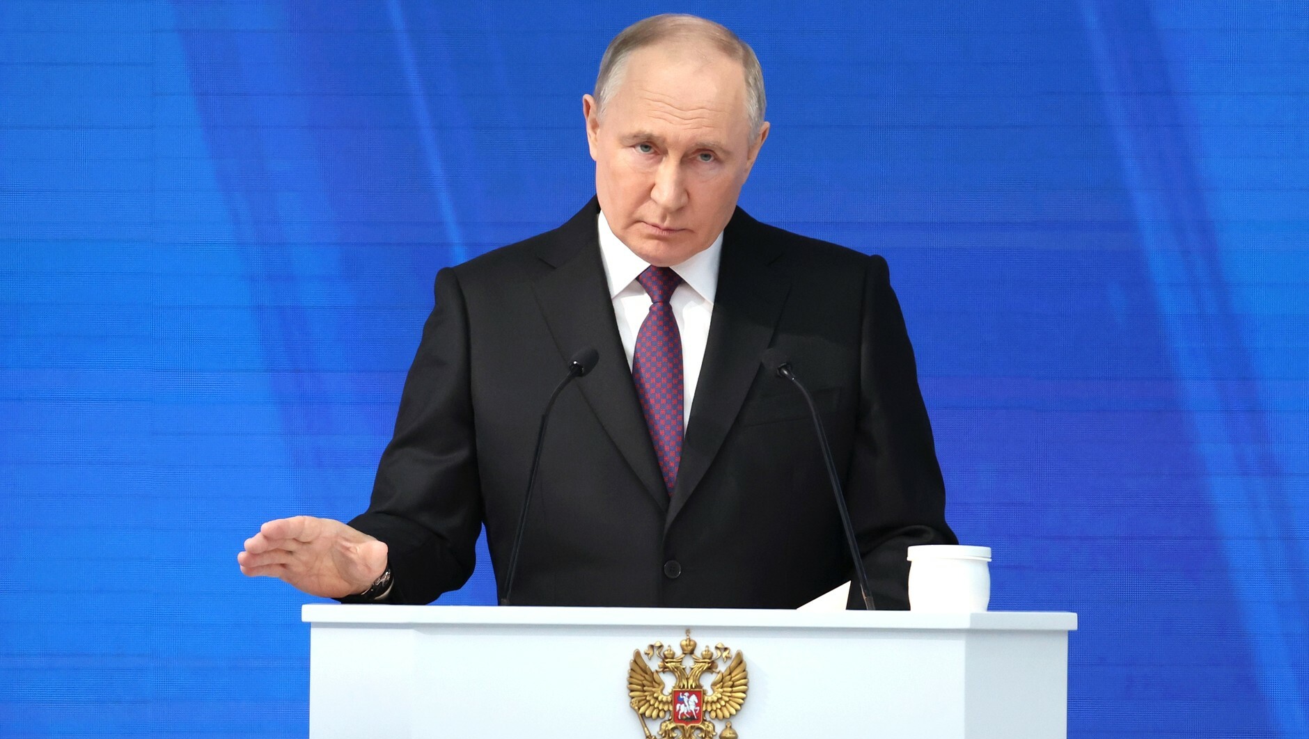 Путин заявил, что дефицит кадров нельзя закрыть мигрантами