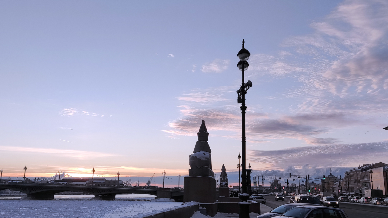 Небольшой снег и потепление до минус шести обещают в Петербурге