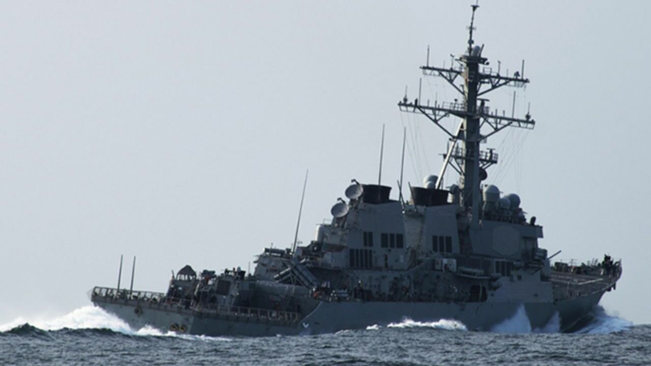 Миноносец Китая «подрезал» эсминец США в Тайваньском проливе