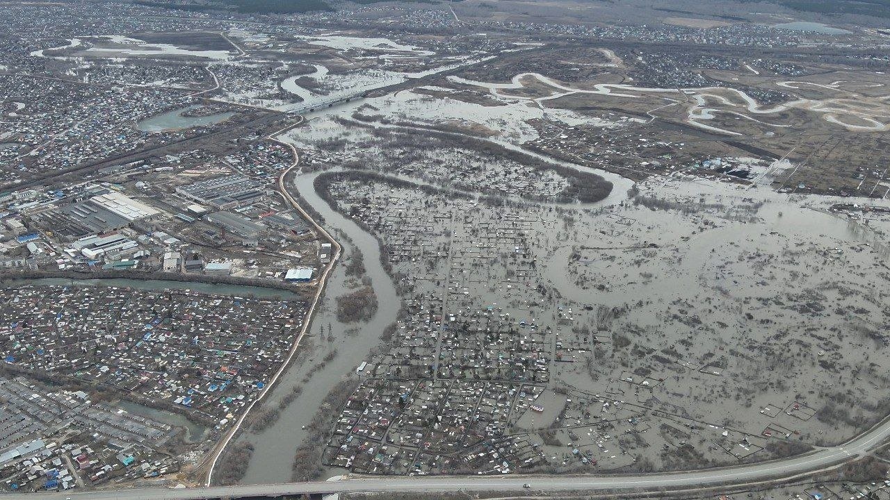 Путин рекомендовал предоставить пострадавшим от паводков в регионах отгулы и отпуска
