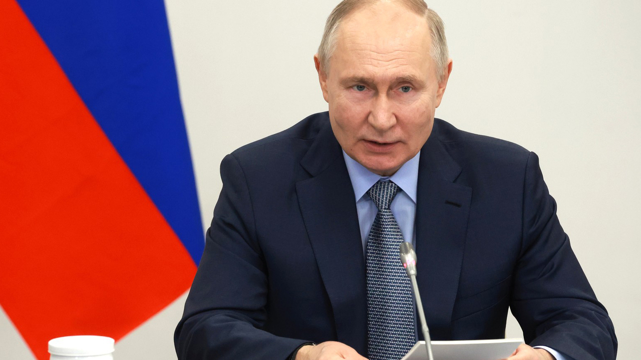 Путин поручил не допускать чрезмерного роста цен на авиабилеты в России