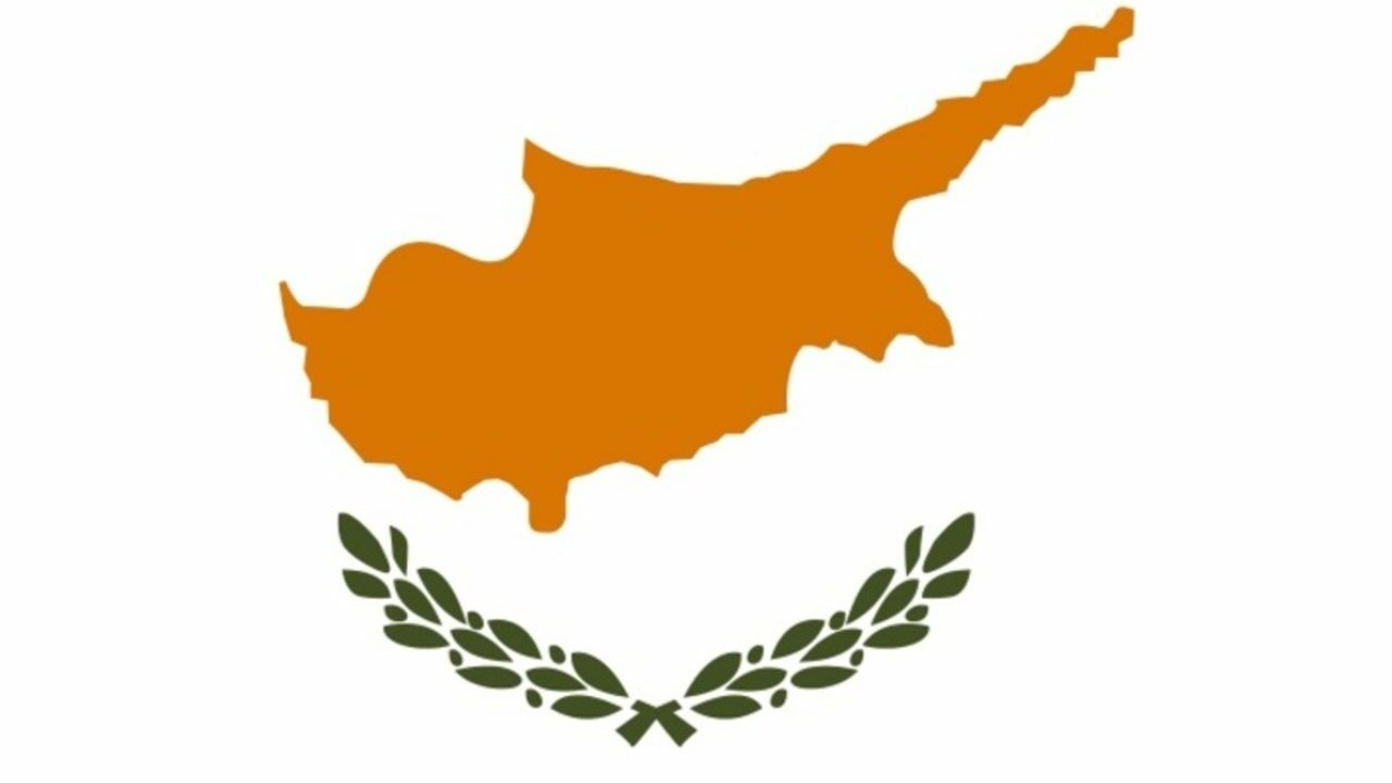 Кипр начал закрывать счета граждан РФ