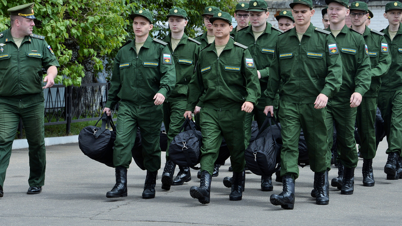 В России меняются правила вручения повесток, Минобороны раскрыло подробности боев в Артемовске, утечки роняют престиж спецслужб США