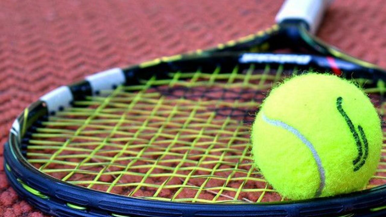 Власти Чехии впустили двух россиян на теннисный турнир «по индивидуальным обстоятельствам»