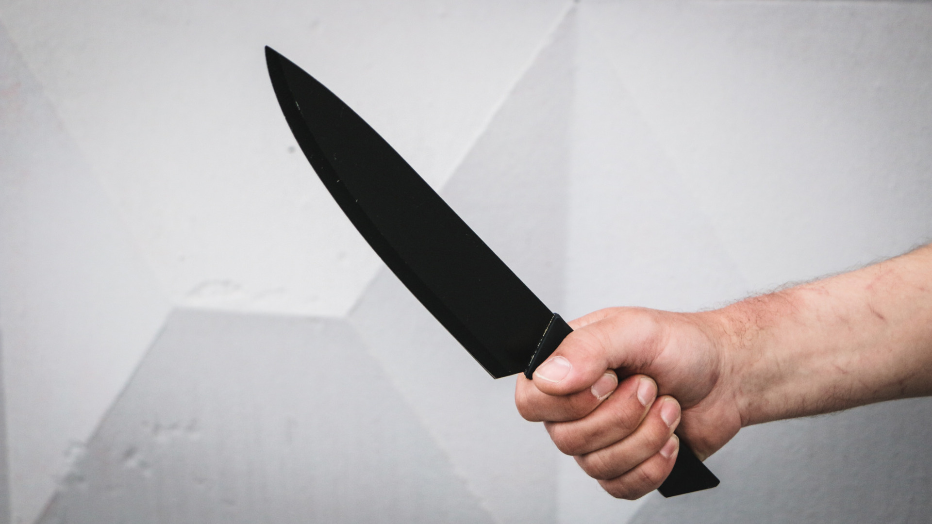 В Петербурге мигранта убили 60 ударами ножа из-за 23 тысяч рублей