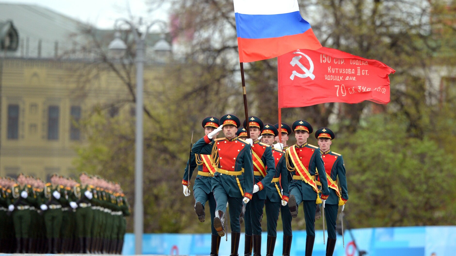 Беглов: В Петербурге проведут парад Победы с салютом, но без «Бессмертного полка»
