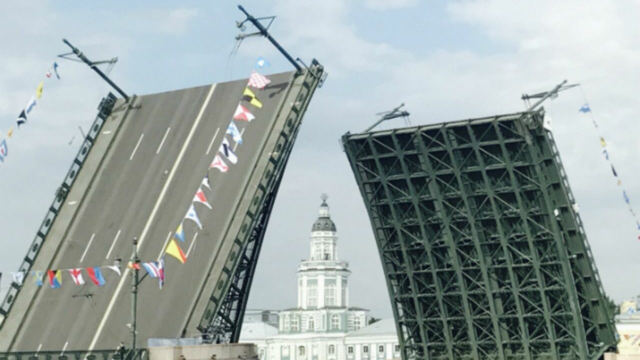 С 9 апреля в Петербурге начнут разводить мосты