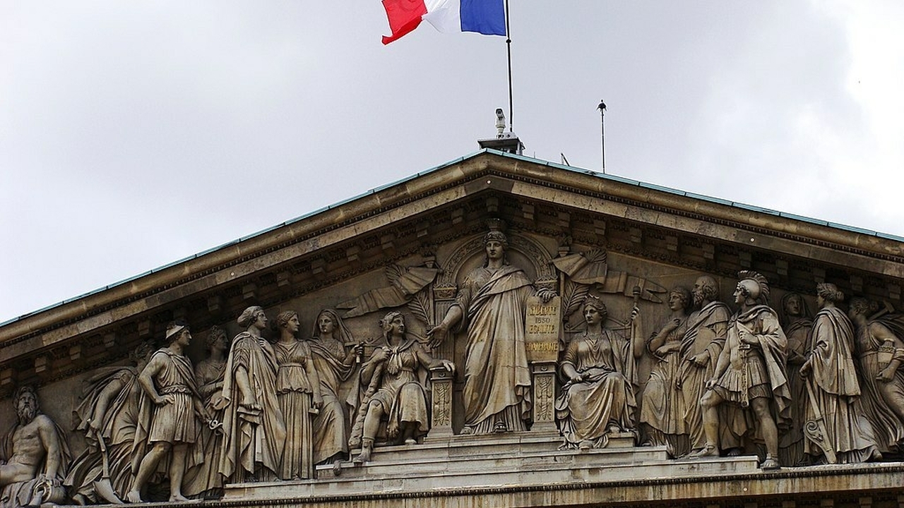 Глава МИД Франции: Париж, поставляя оружие Киеву, не является участником военного конфликта