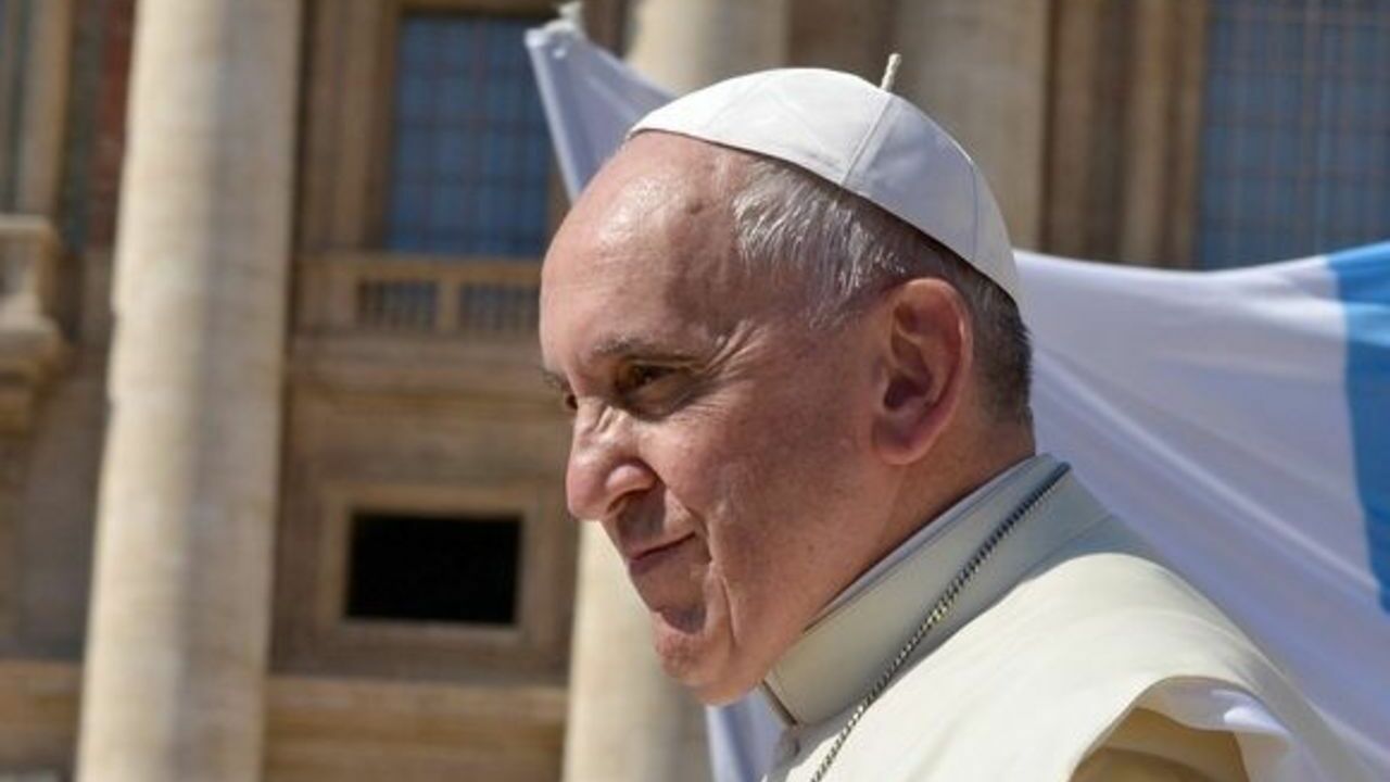«Пока жив»: Папа римский выписался из больницы после трехдневной госпитализации