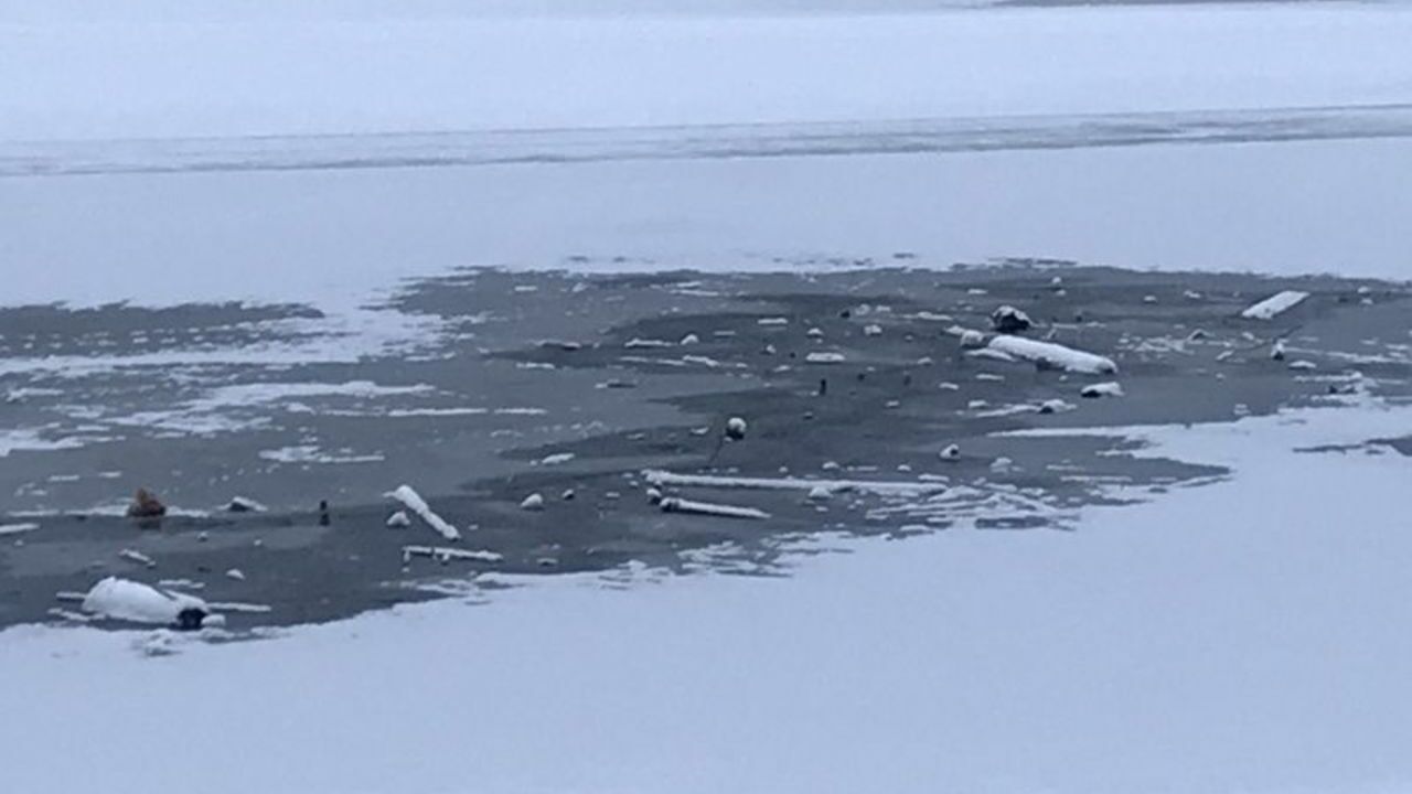 В Архангельской области мужчина и подросток провалились под лед и погибли
