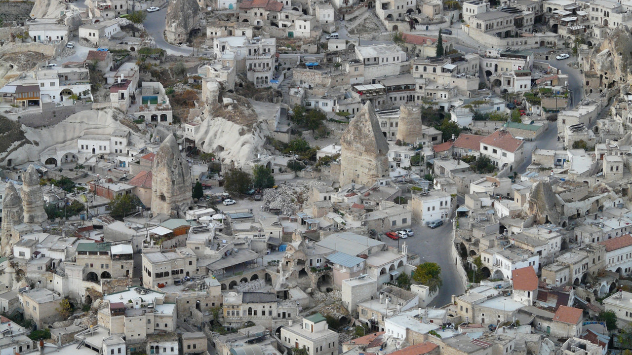 При новых землетрясениях в Турции погибли шесть человек, пострадали 294