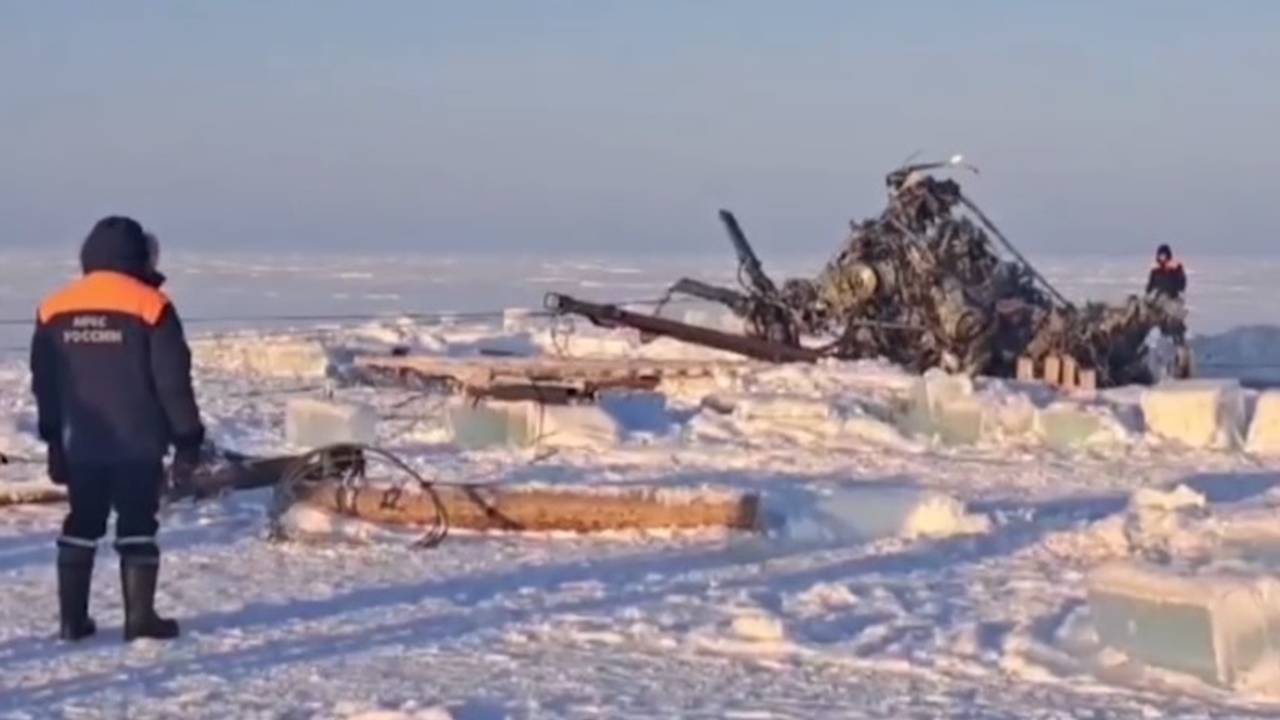 Тела членов экипажа разбившегося вертолета МЧС искали неделю — всех нашли на дне Онежского озера