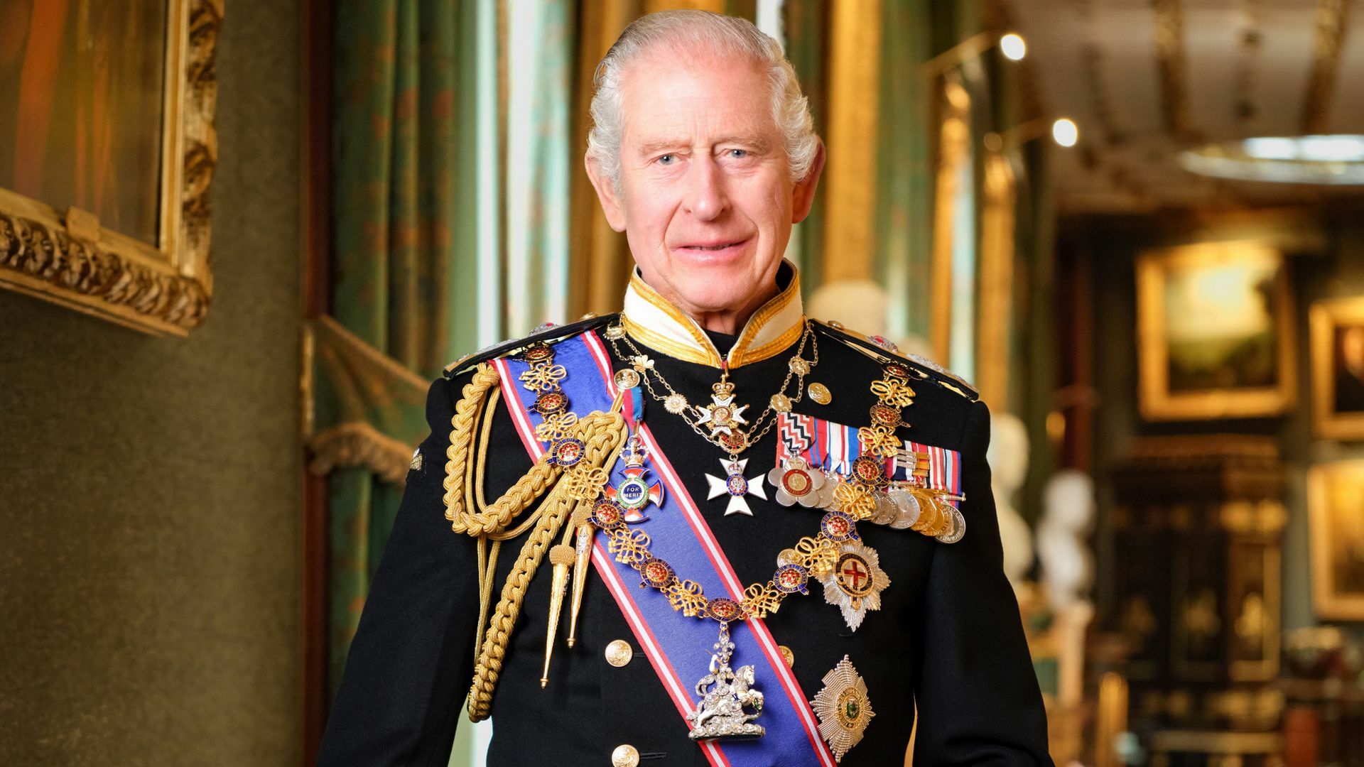 Король Карл III возвращается к исполнению своих общественных обязанностей