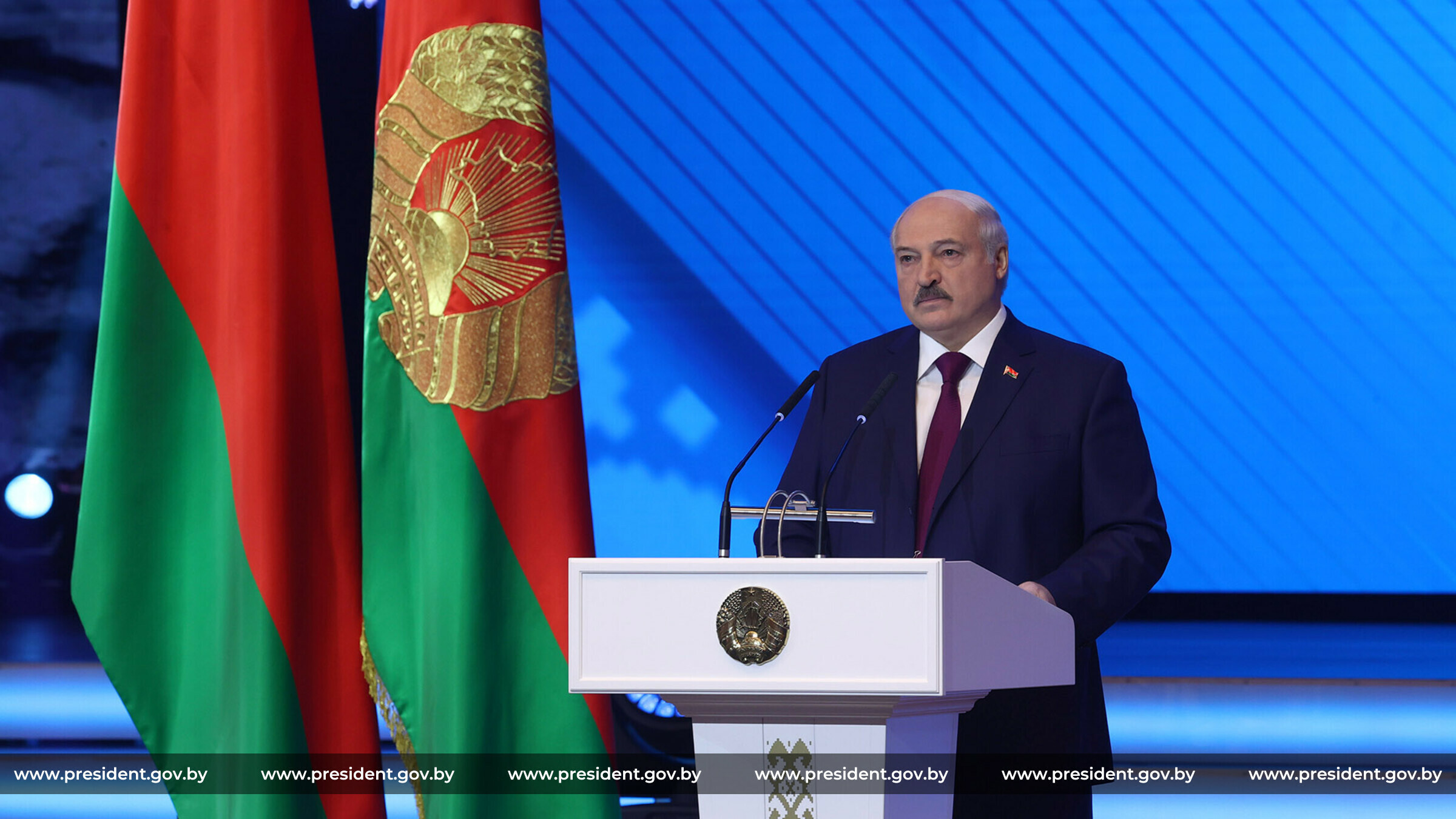 Нельзя это культивировать: Лукашенко запретил белорусам выпускные на лимузинах