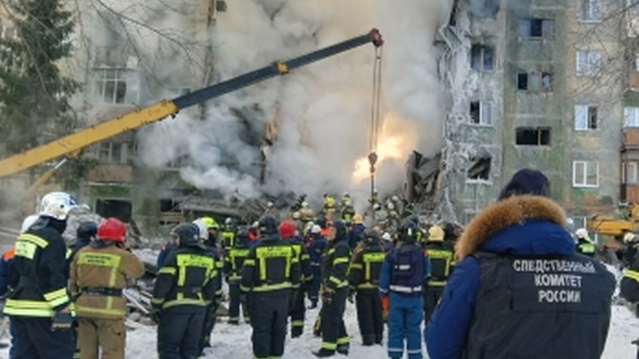 Спасатели завершили разбор завалов на месте обрушившегося дома в Новосибирске