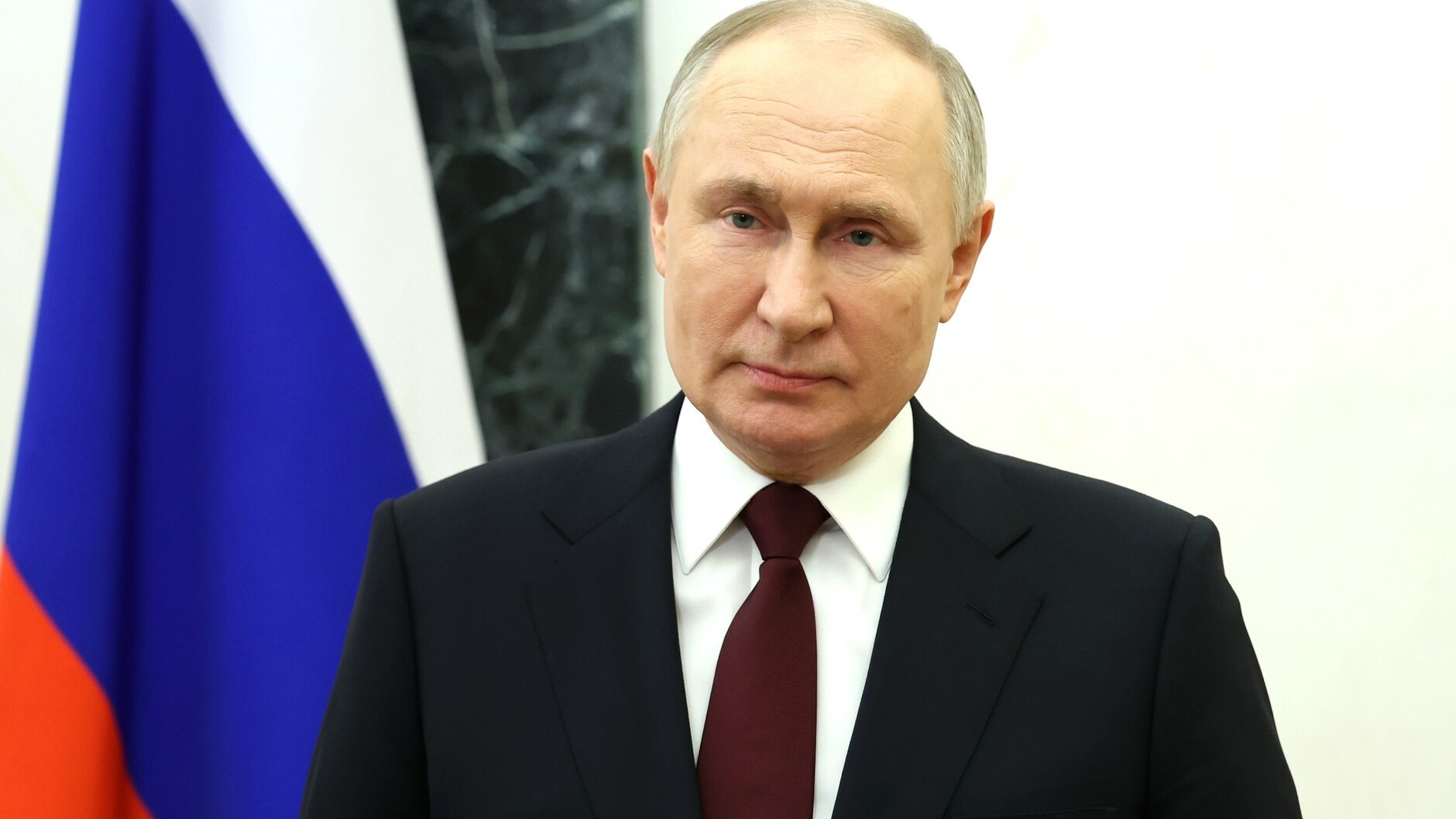 Путин ограничил выезд за границу бывшим высокопоставленным чиновникам