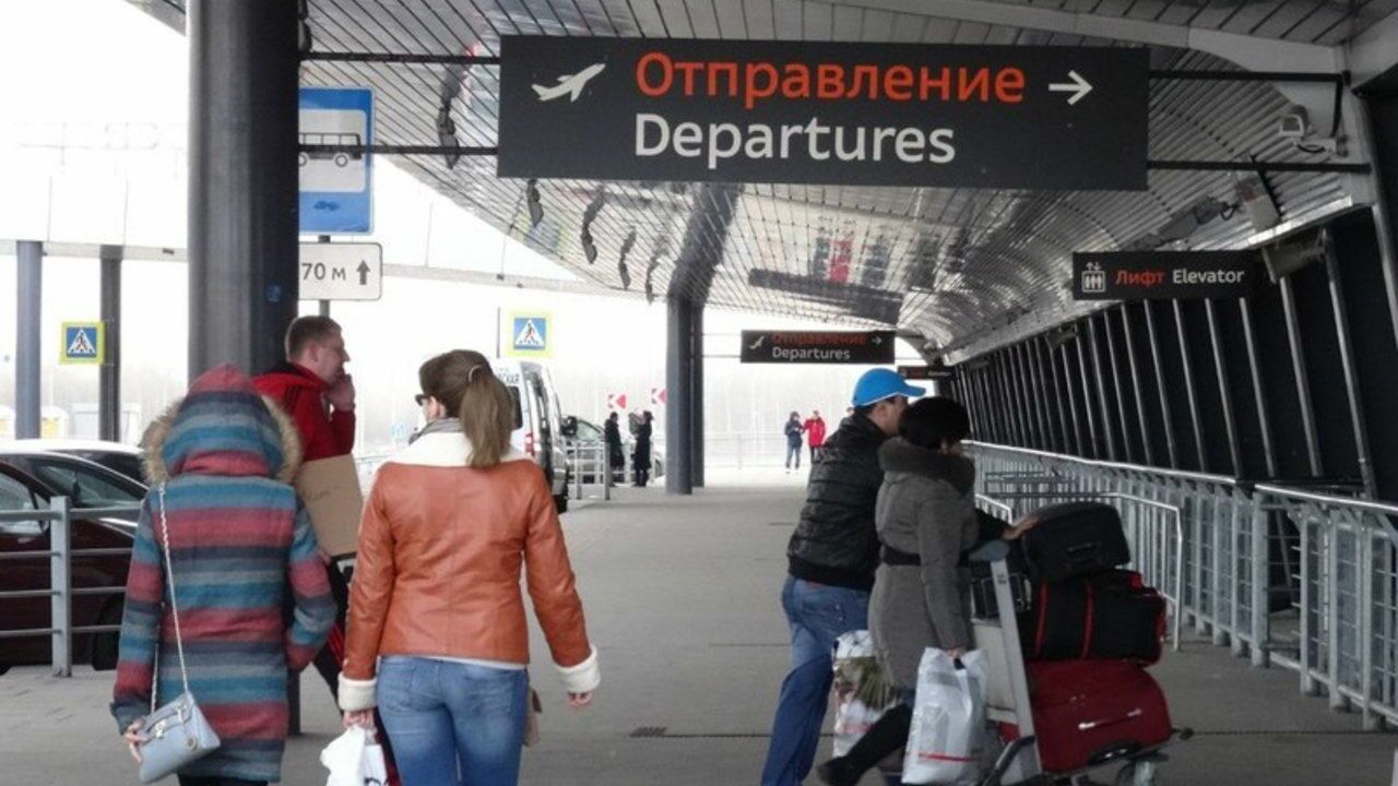 Financial Times: Покинувшие Россию граждане начали возвращаться