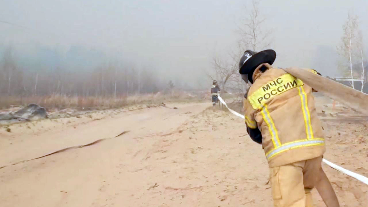 Губернатор Свердловской области назвал критической ситуацию с пожарами в регионе и запросил федеральную помощь