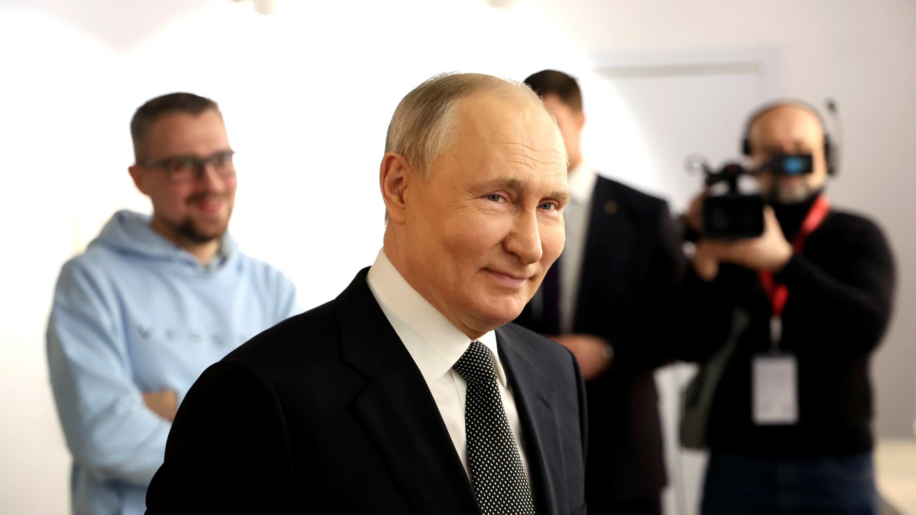Путин: РФ не переводит экономику на военные рельсы