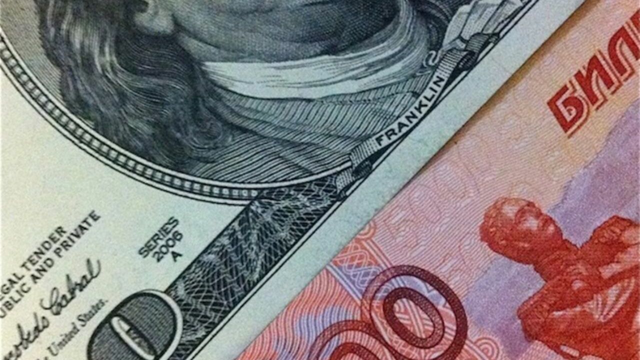 Центробанк объяснил падение курса рубля и пообещал «более гладкую динамику»