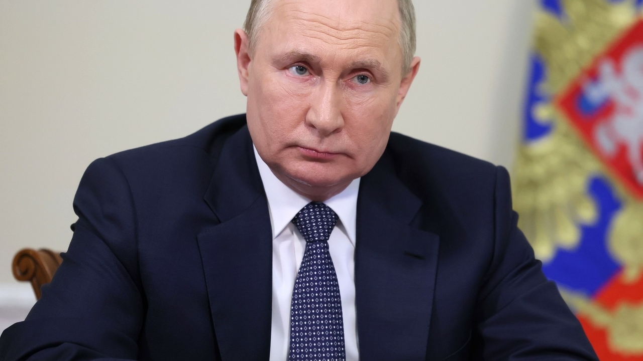 «Совсем оборзели»: Путина возмутили высказывания властей Украины о русских