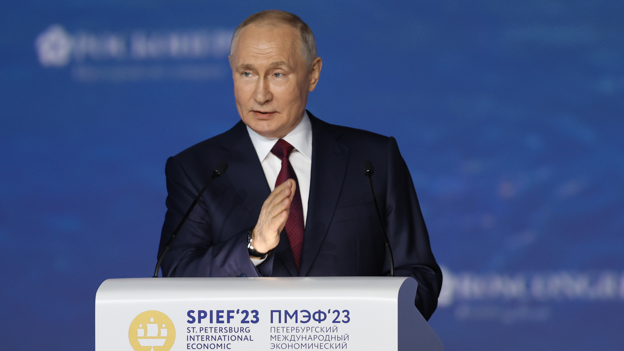 Путин: Россия слезает с нефтяной иглы