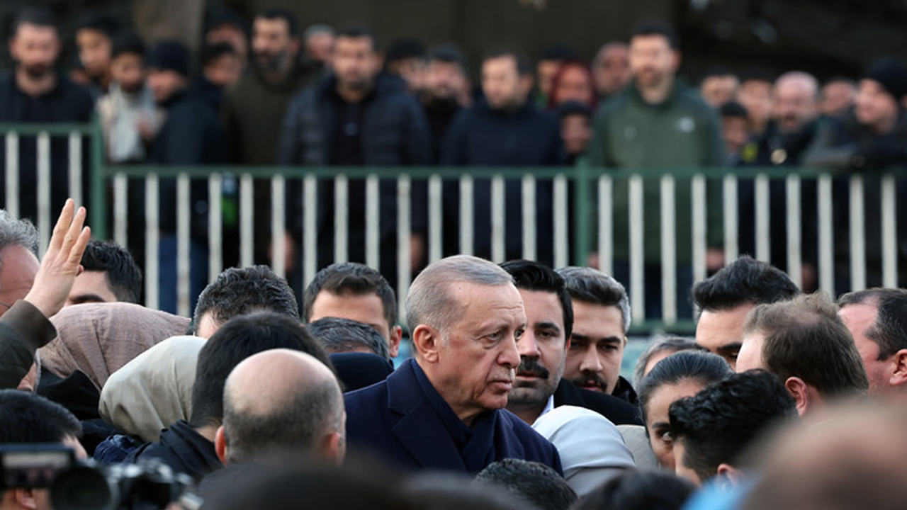 Эрдоган, которому стало плохо накануне, отменил интервью четырем турецким телеканалам