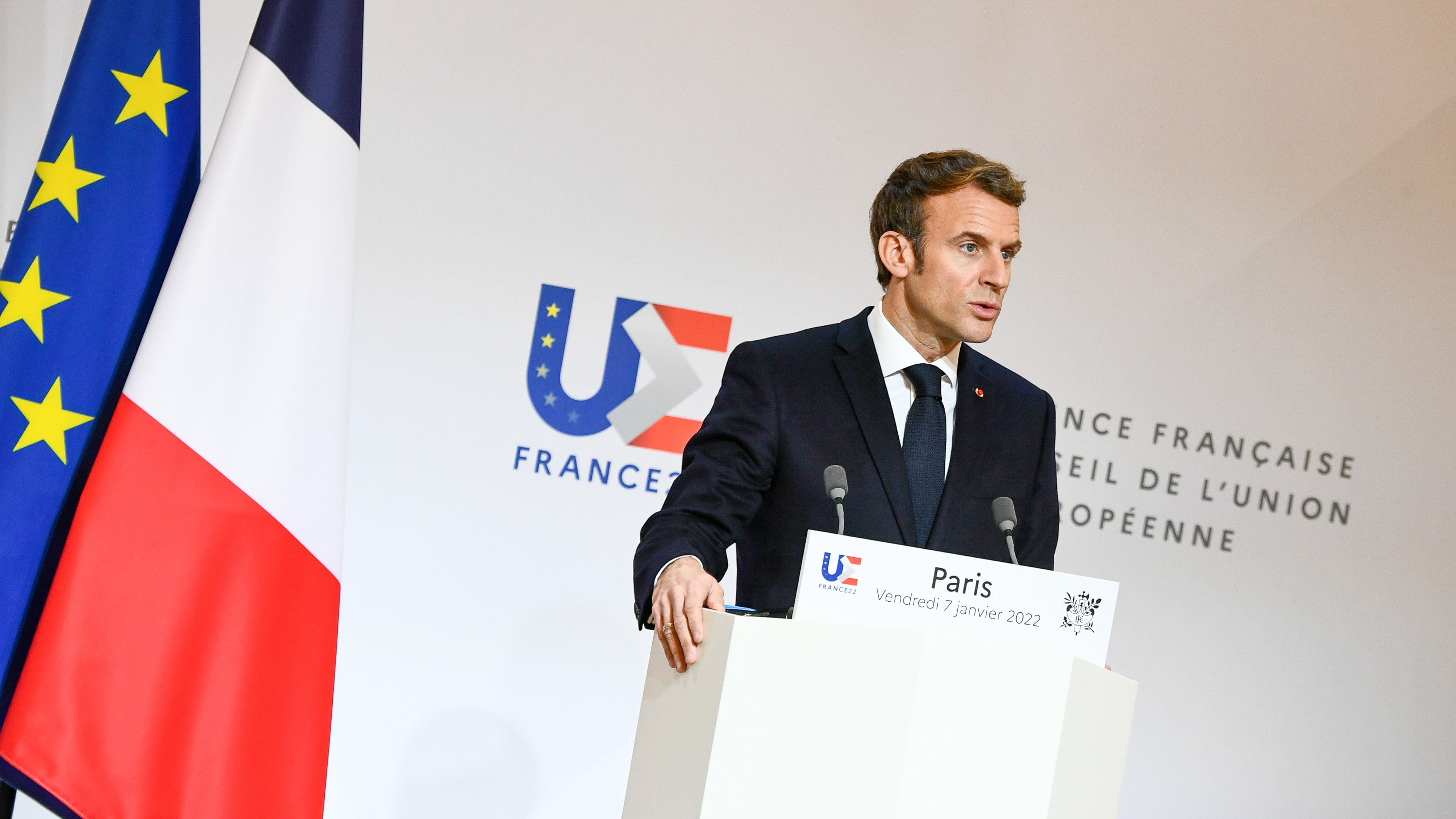 Во Франции призвали отправить Макрона в отставку