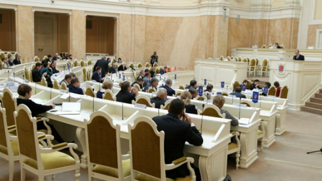 Заксобрание разрешило петербургским депутатам не рассказывать о личных доходах горожанам