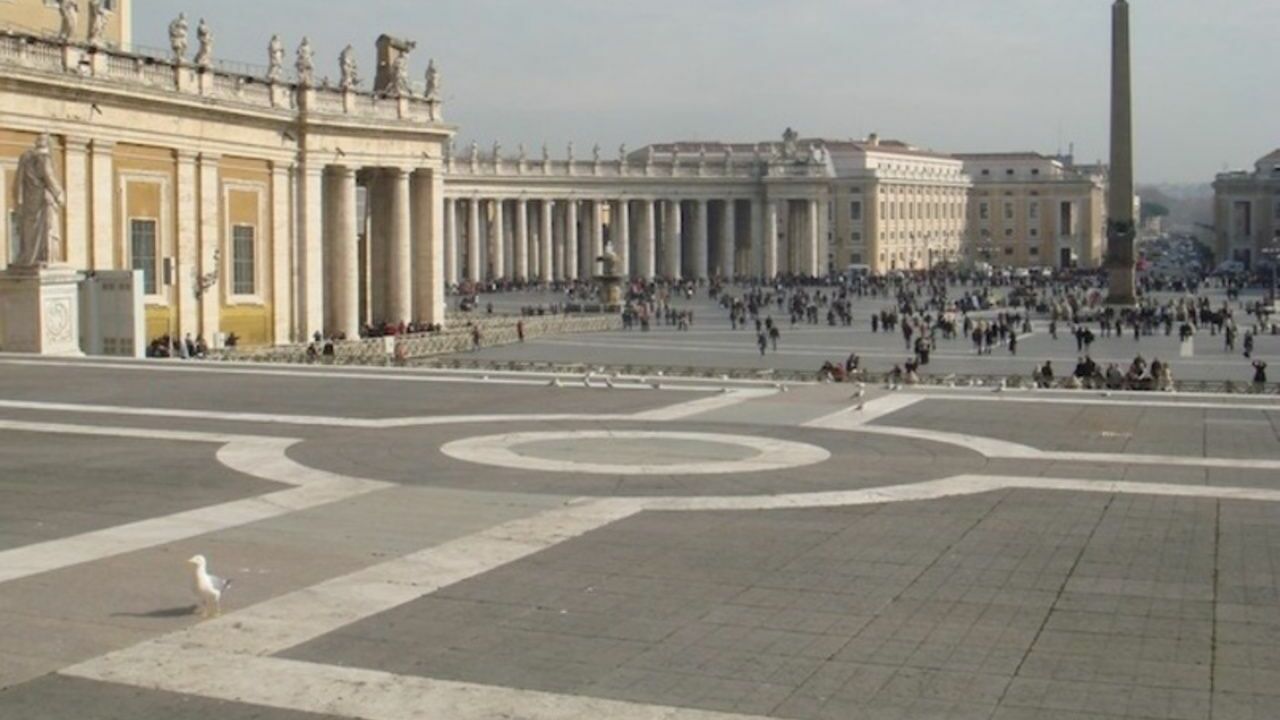Полиция открыла стрельбу по прорвавшейся в Ватикан машине