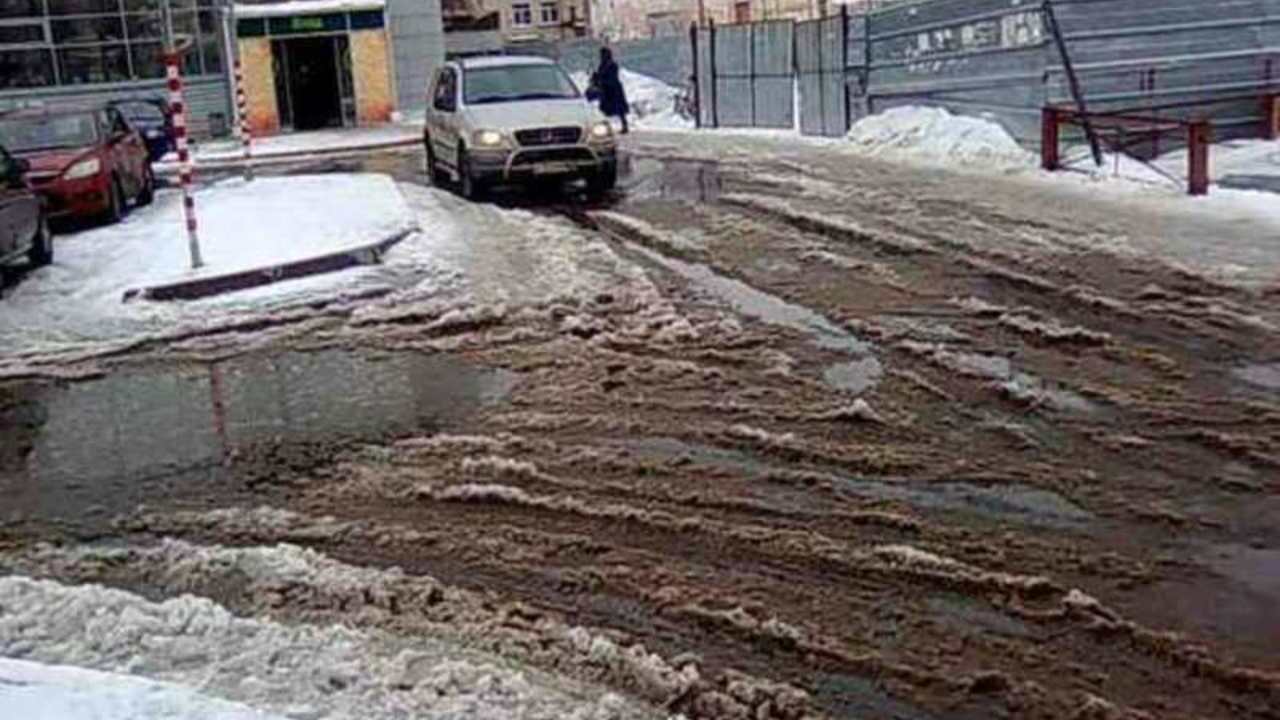 В Петербурге наступила весна: выход на лед запрещается