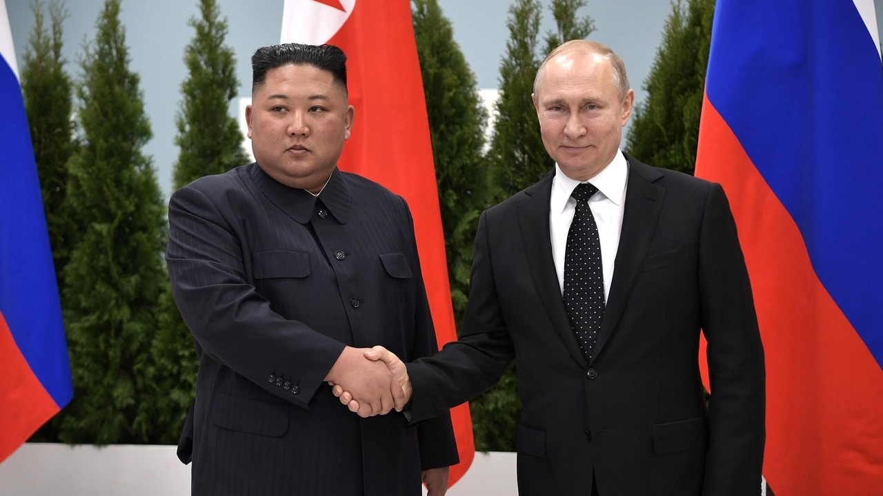 Путин встретился с Ким Чен Ыном на космодроме Восточный (видео)