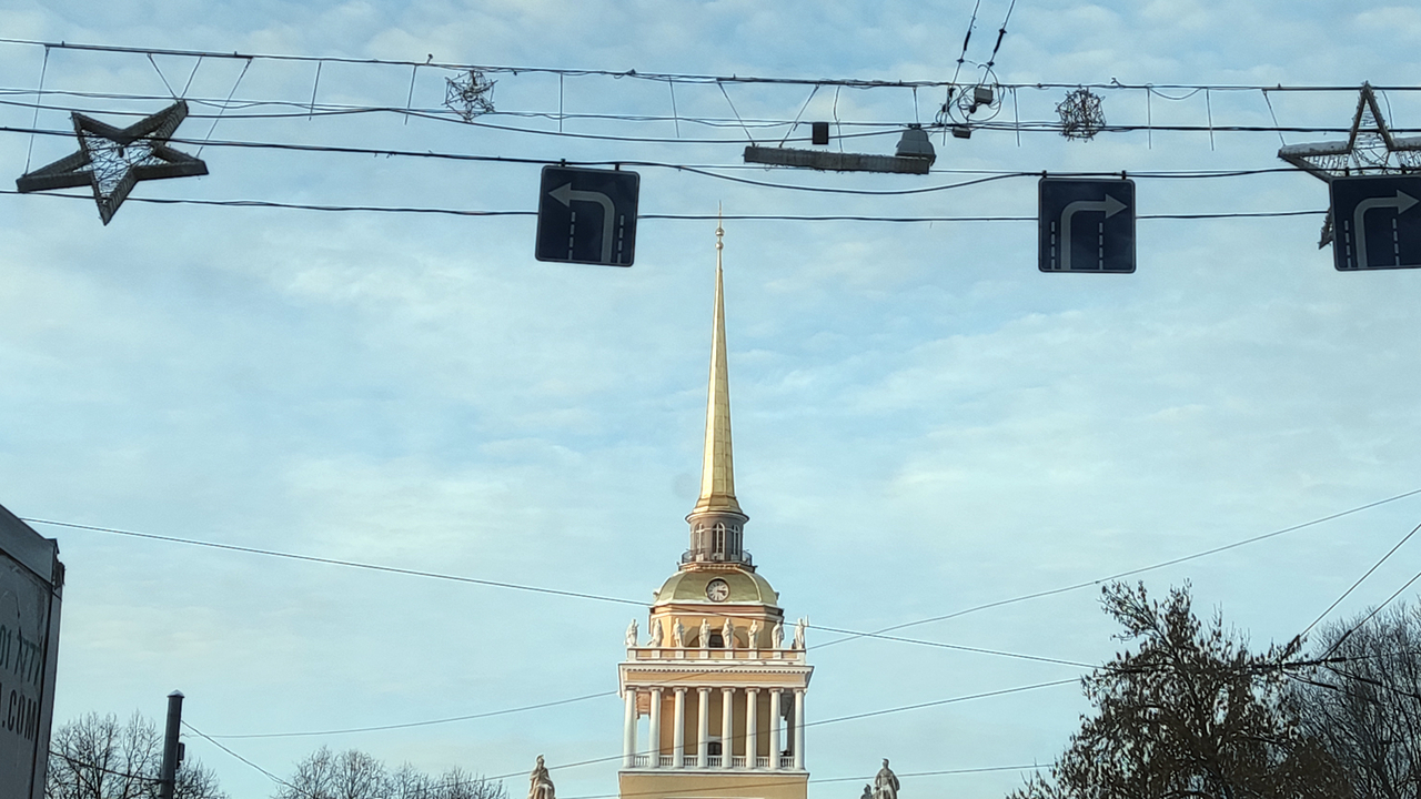 В Петербурге переменная облачность и гололедица