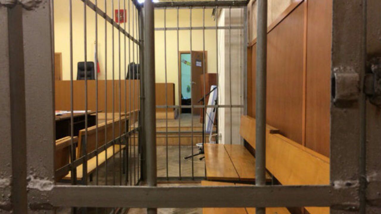 Москвичку, распылившую в Мариинке перцовый баллончик, суд арестовал на неделю
