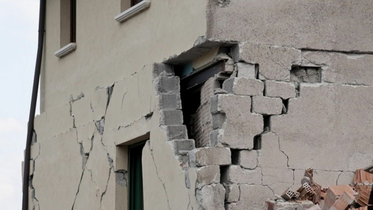 Число жертв землетрясения в Турции выросло до 3381
