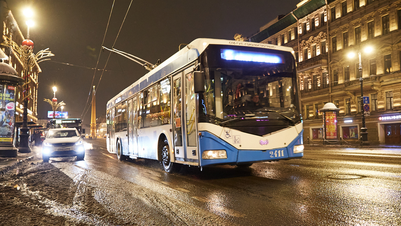 Общественный транспорт Петербурга будет работать всю новогоднюю ночь